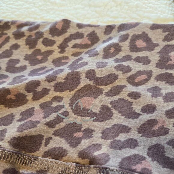 Beyond Yoga pink animal print leggings - Picture 6 of 6